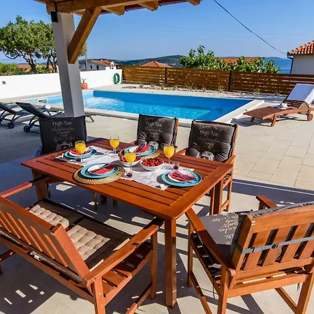 Trogir Flower Сегет-Враница