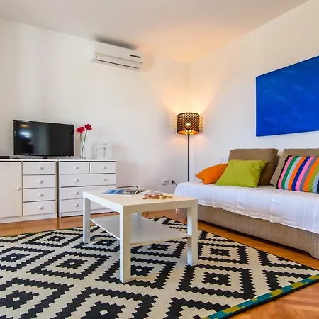 Дом отдыха Trogir Flower