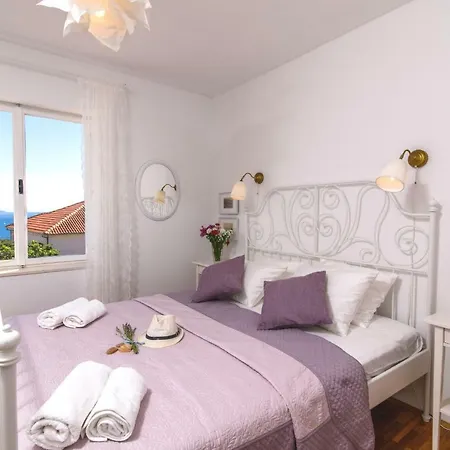 Дом отдыха Trogir Flower