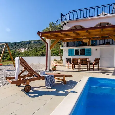 Дом отдыха Trogir Flower